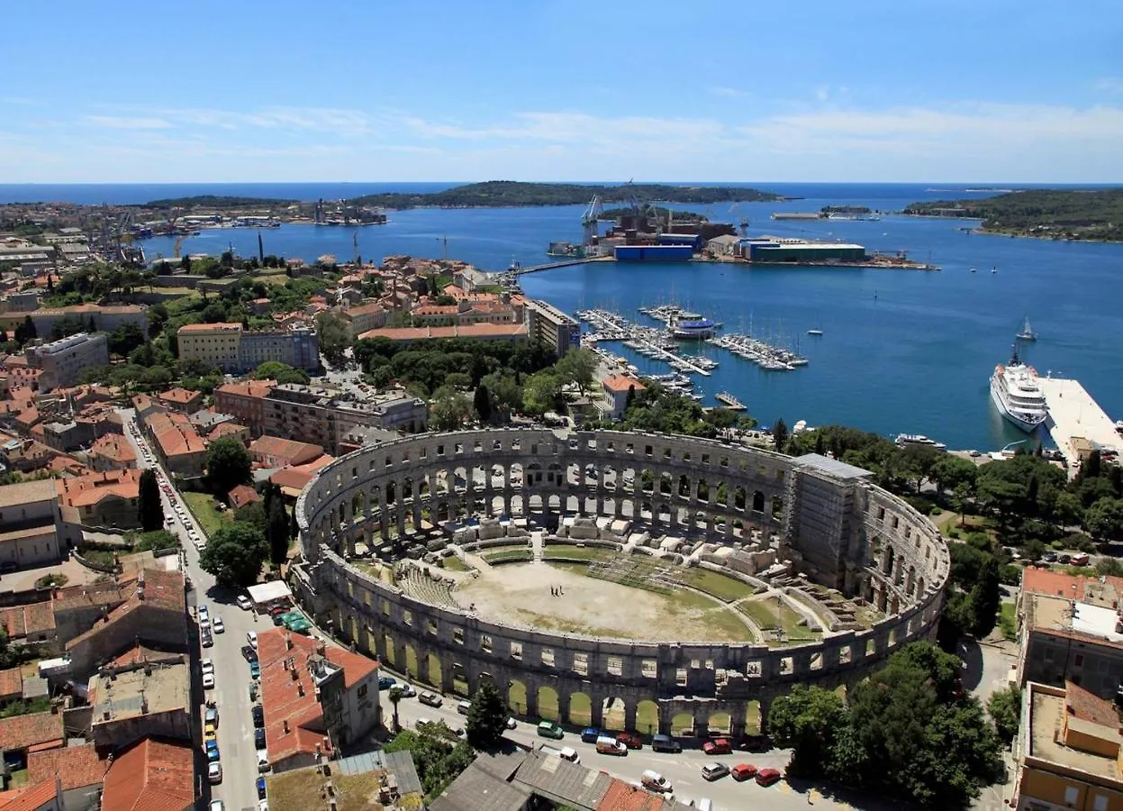 Apartments With Wifi Pula - 19493